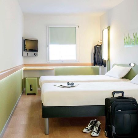ibis budget Leeds Centre Crown Point Road Buitenkant foto