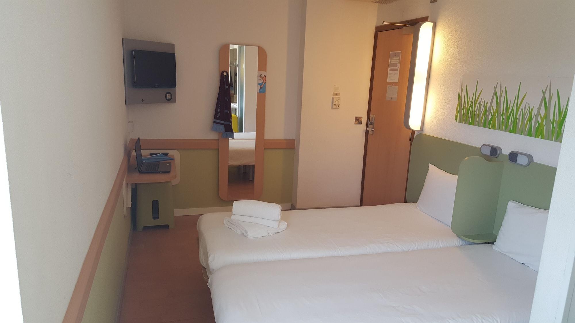 ibis budget Leeds Centre Crown Point Road Buitenkant foto