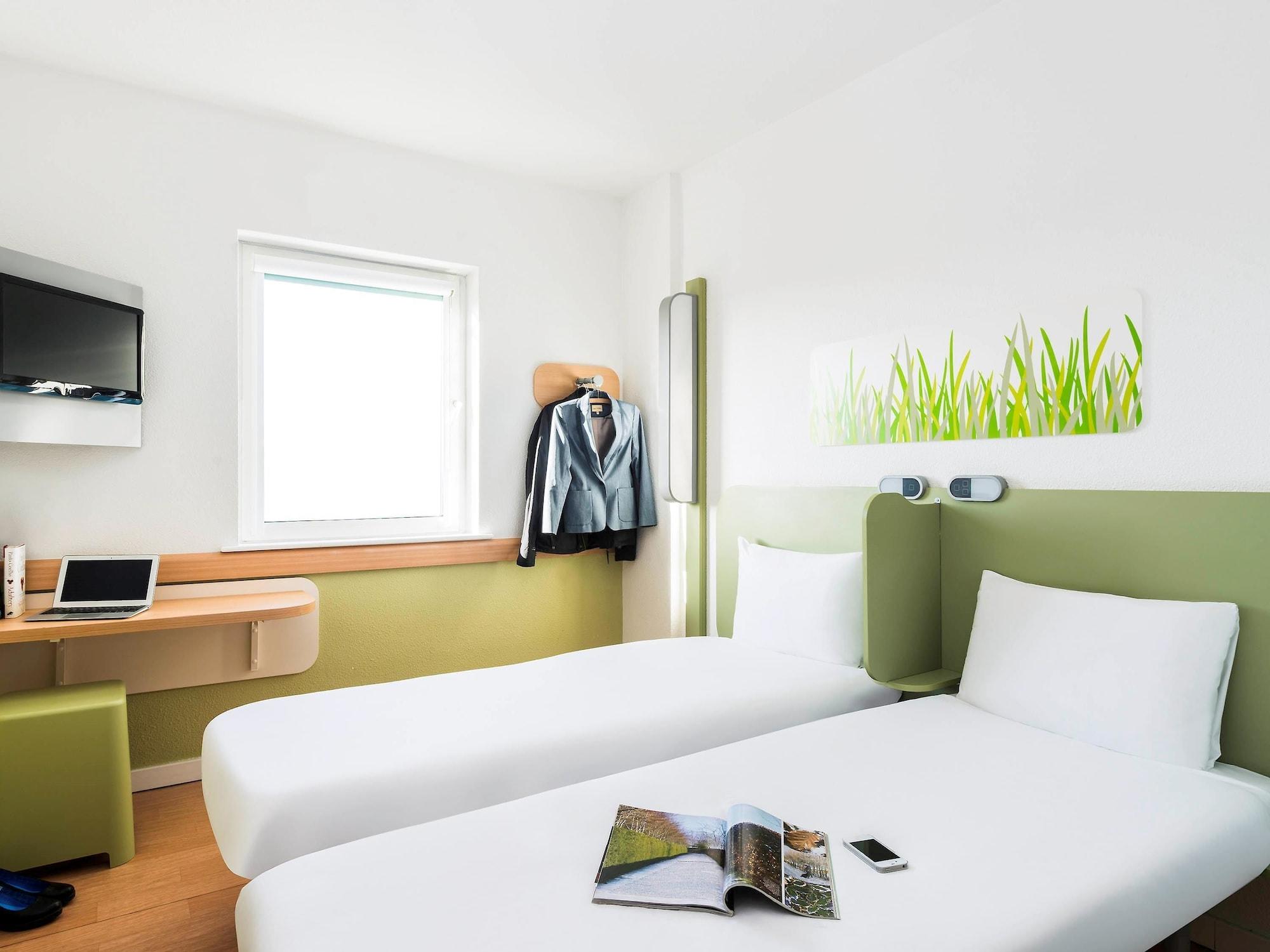 ibis budget Leeds Centre Crown Point Road Buitenkant foto