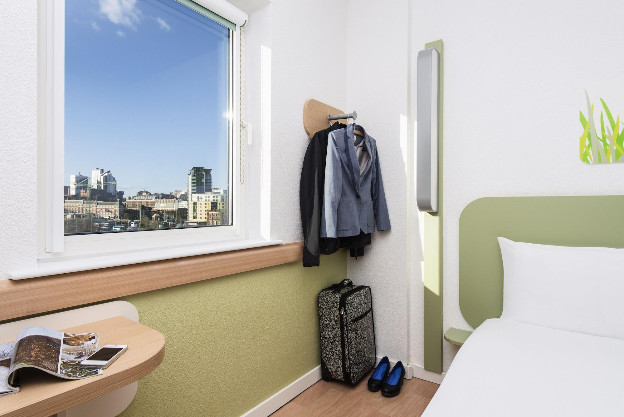 ibis budget Leeds Centre Crown Point Road Buitenkant foto
