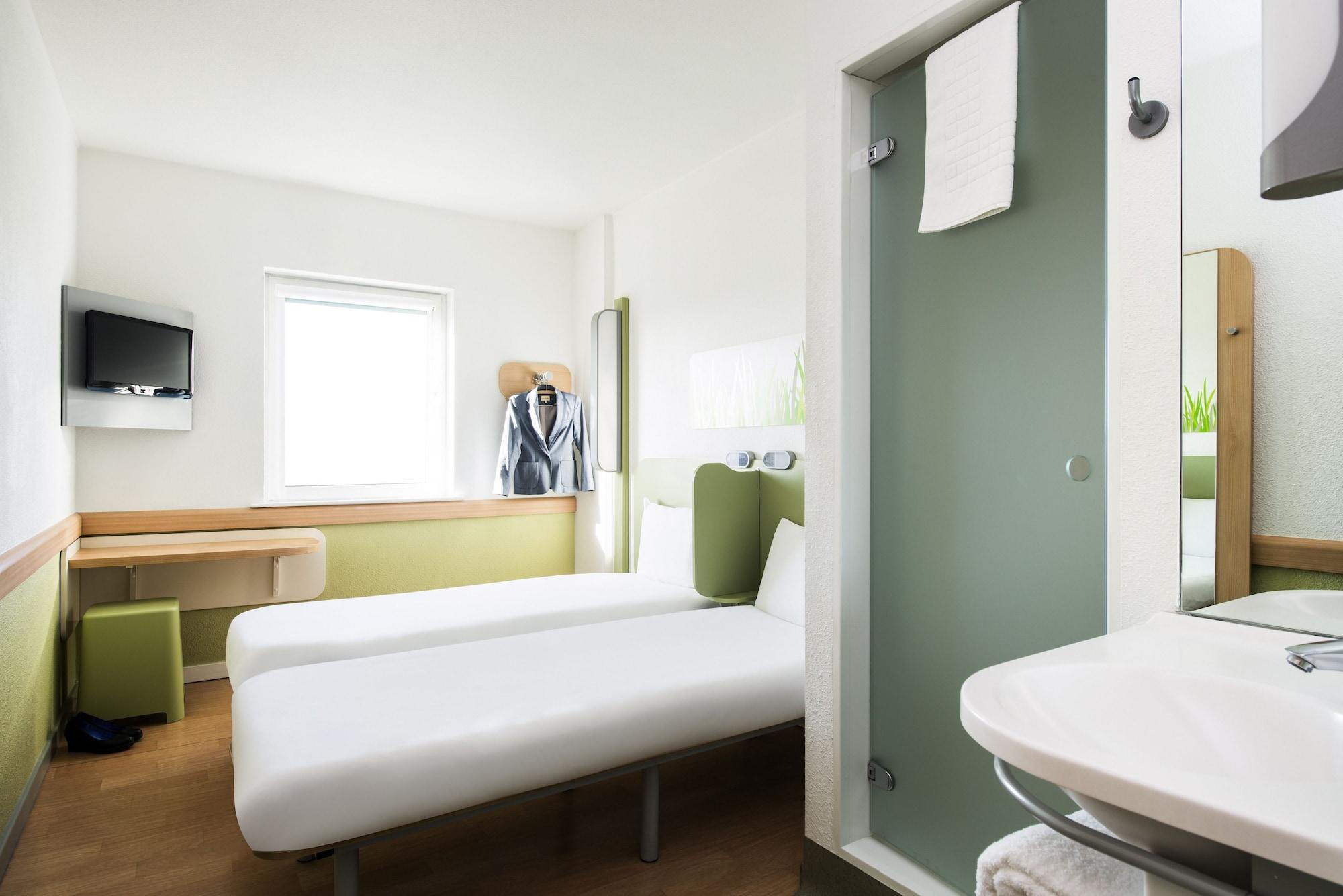 ibis budget Leeds Centre Crown Point Road Buitenkant foto