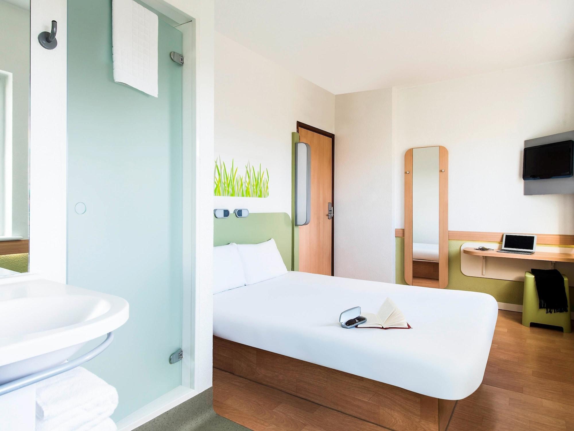 ibis budget Leeds Centre Crown Point Road Buitenkant foto