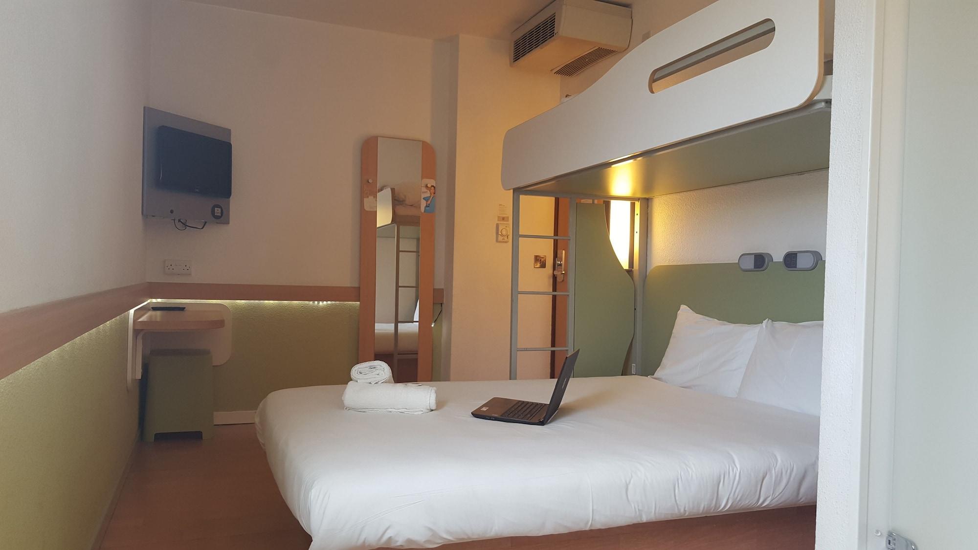 ibis budget Leeds Centre Crown Point Road Buitenkant foto