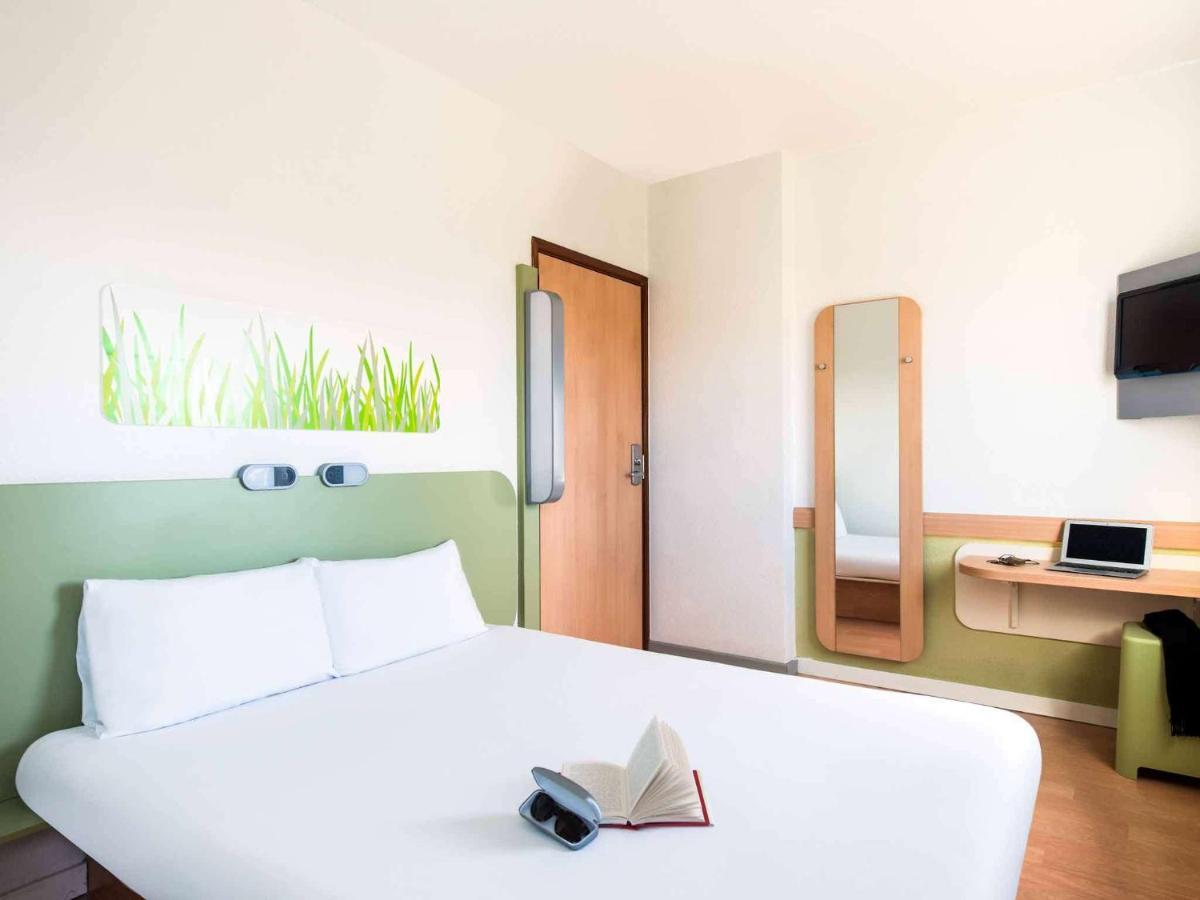 ibis budget Leeds Centre Crown Point Road Buitenkant foto