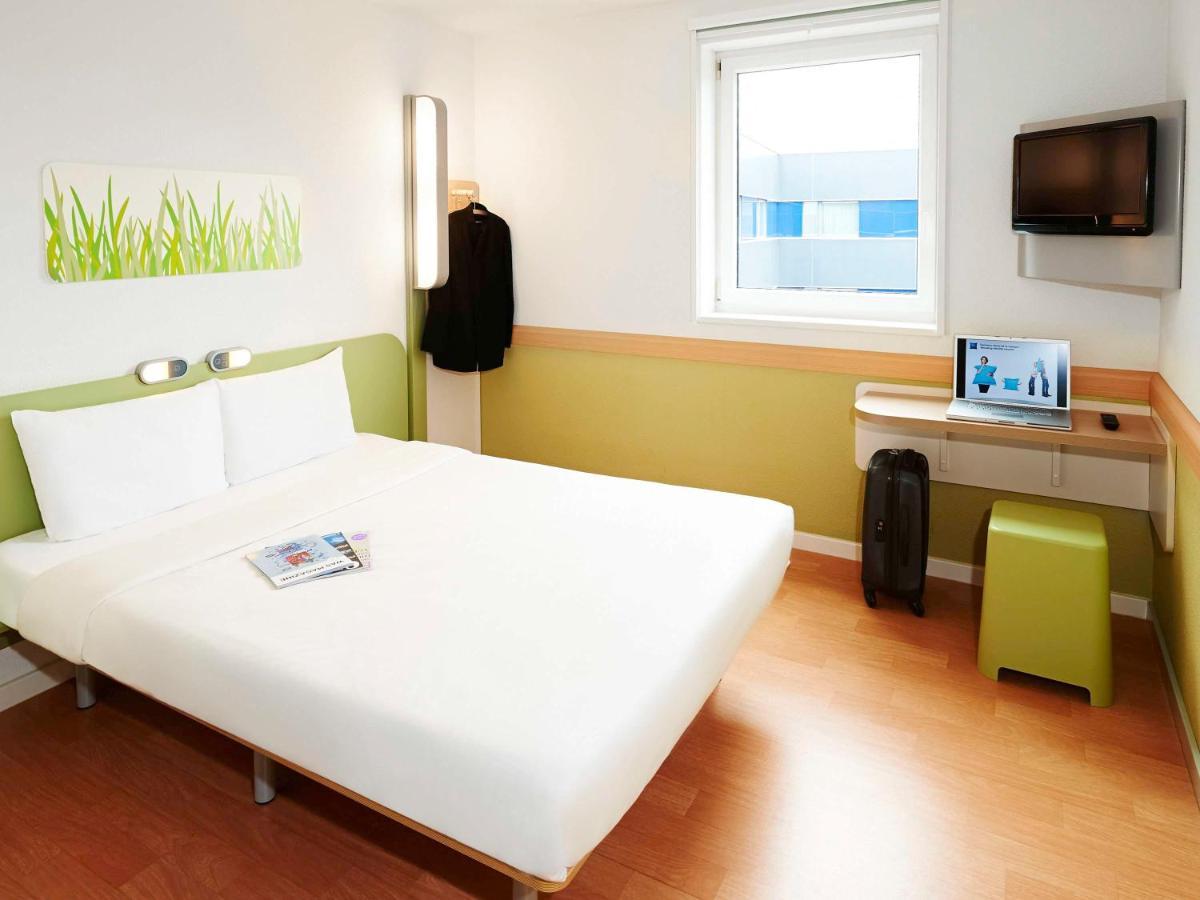 ibis budget Leeds Centre Crown Point Road Buitenkant foto