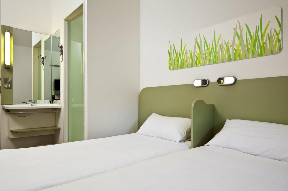 ibis budget Leeds Centre Crown Point Road Buitenkant foto