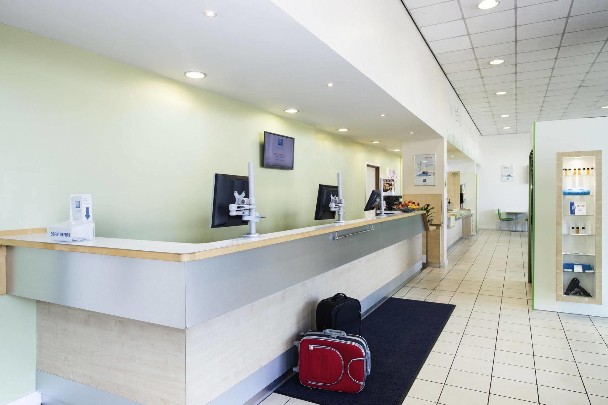ibis budget Leeds Centre Crown Point Road Buitenkant foto