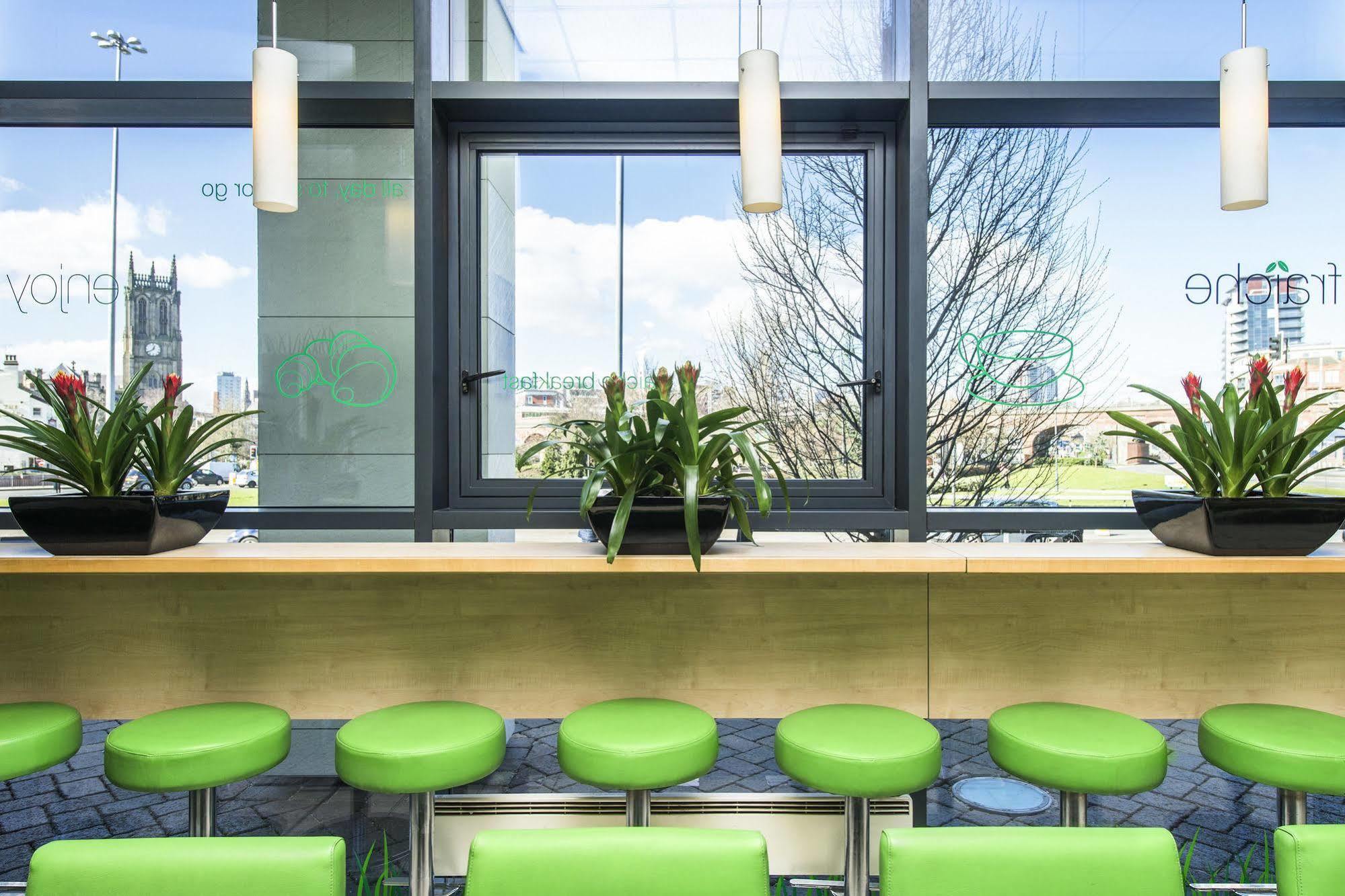 ibis budget Leeds Centre Crown Point Road Buitenkant foto