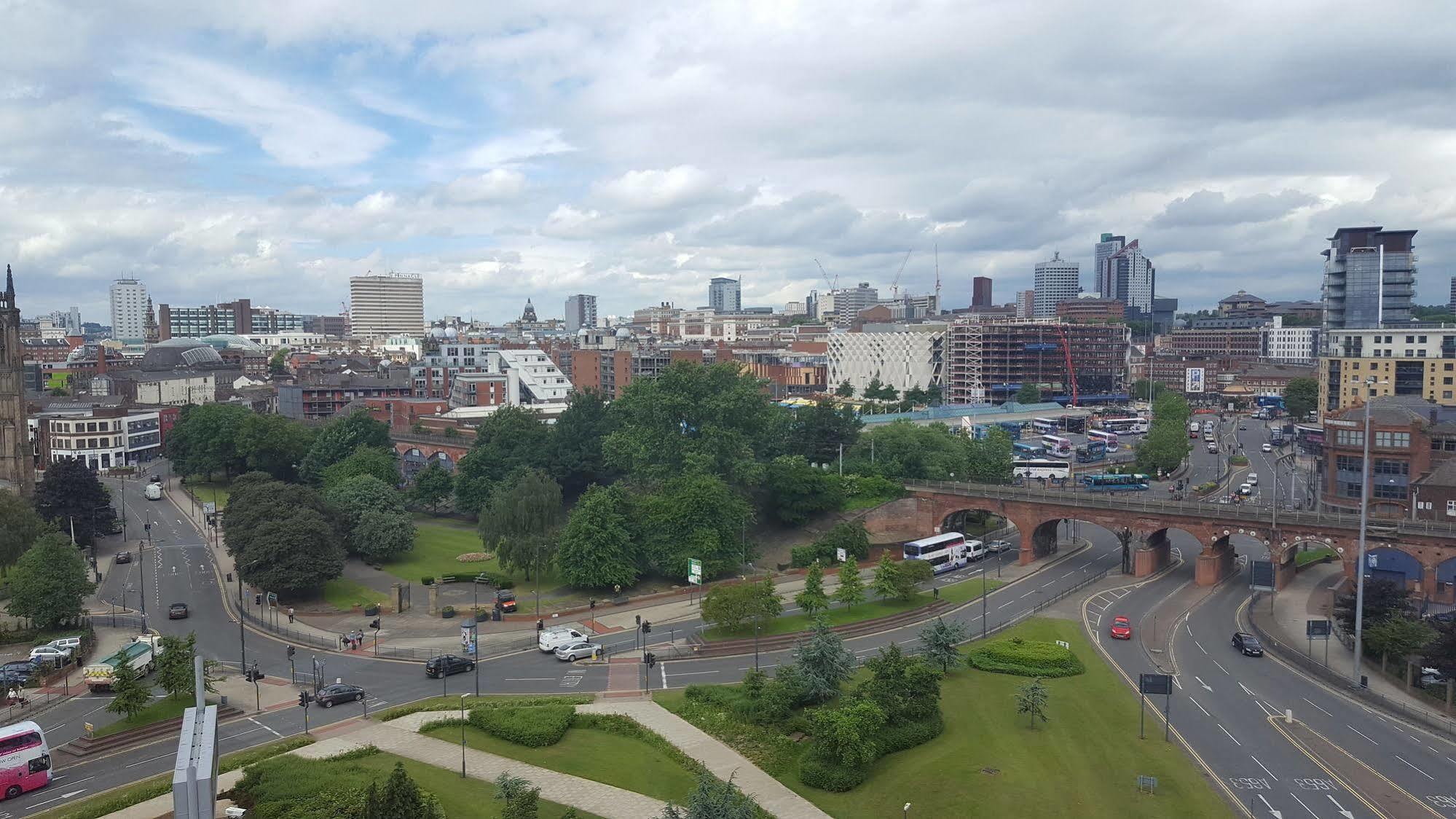 ibis budget Leeds Centre Crown Point Road Buitenkant foto