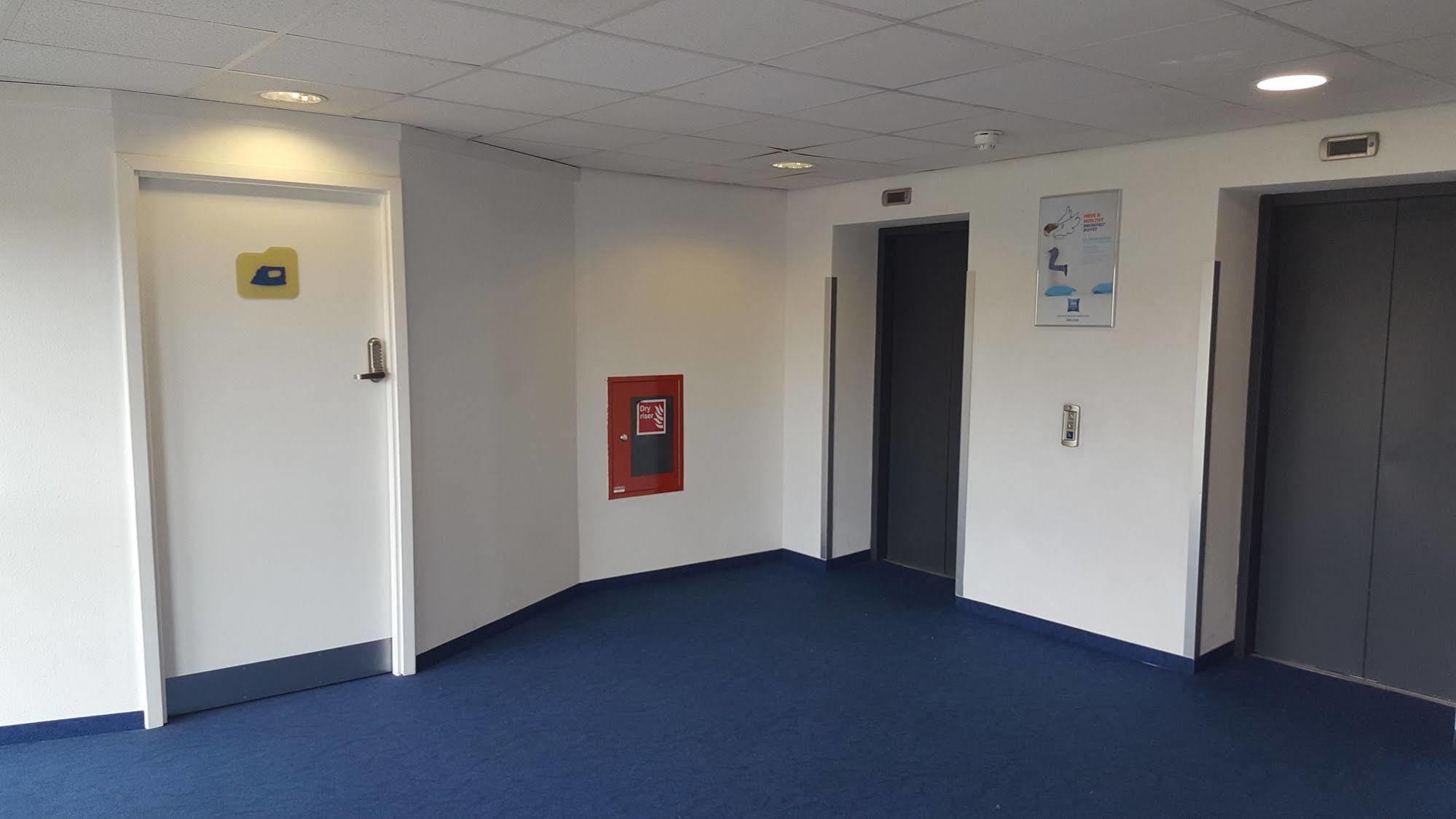 ibis budget Leeds Centre Crown Point Road Buitenkant foto