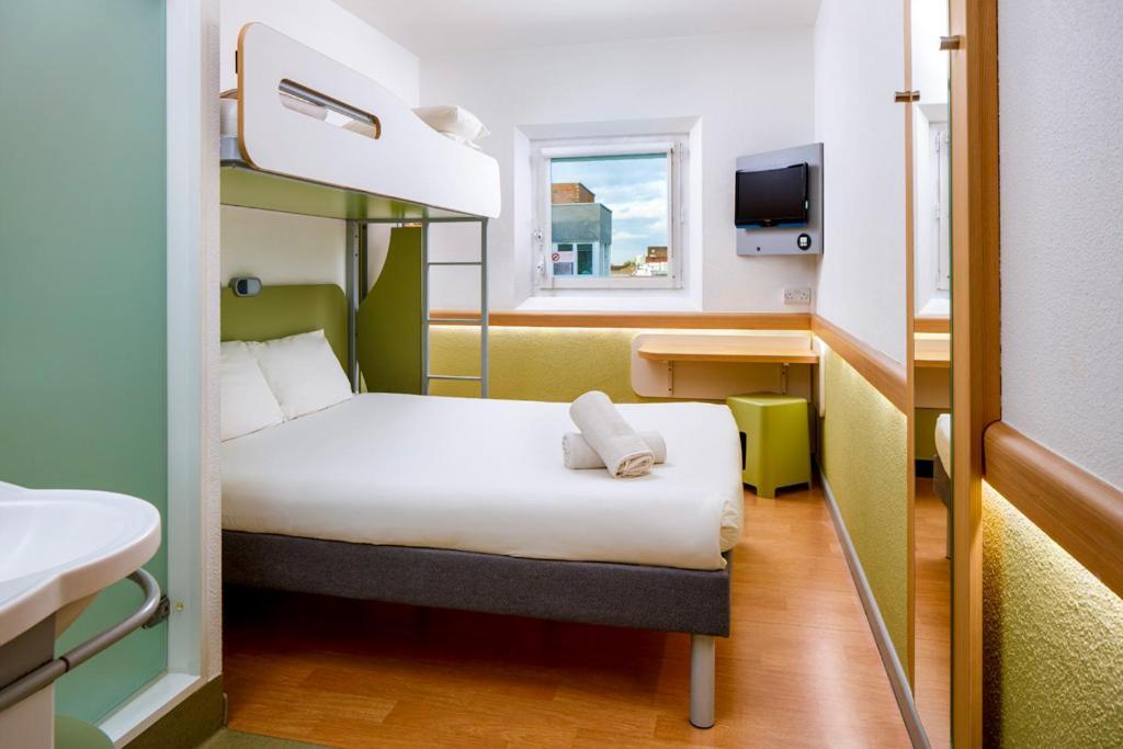 ibis budget Leeds Centre Crown Point Road Buitenkant foto