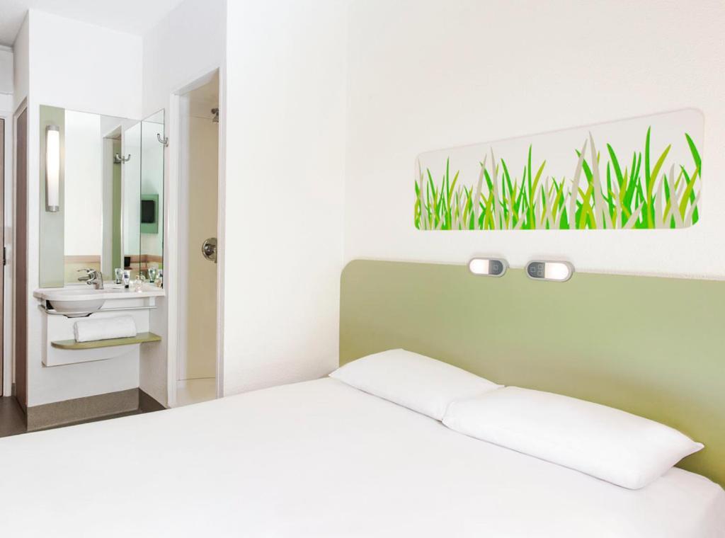 ibis budget Leeds Centre Crown Point Road Buitenkant foto