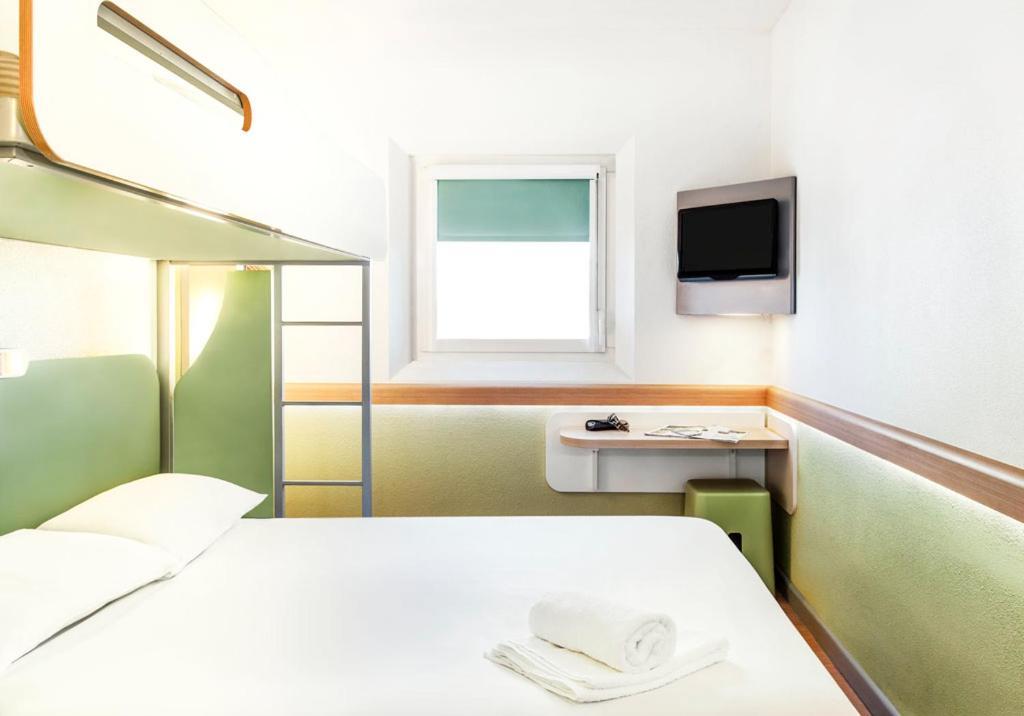 ibis budget Leeds Centre Crown Point Road Buitenkant foto